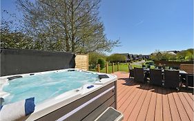 Puffin Hot Tub Lodge, 4 Bedrooms Resort, Pool,Gym,Bar