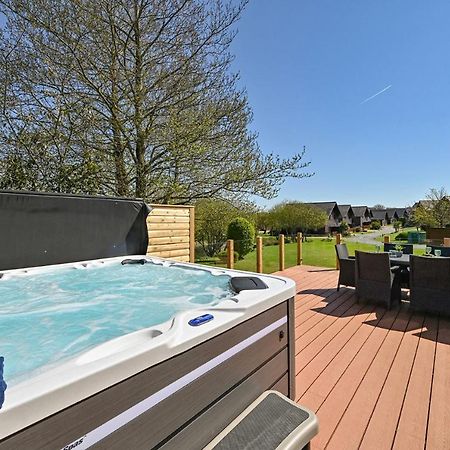 Puffin Hot Tub Lodge, 4 Bedrooms Resort, Pool,Gym,Bar Padstow Exterior photo