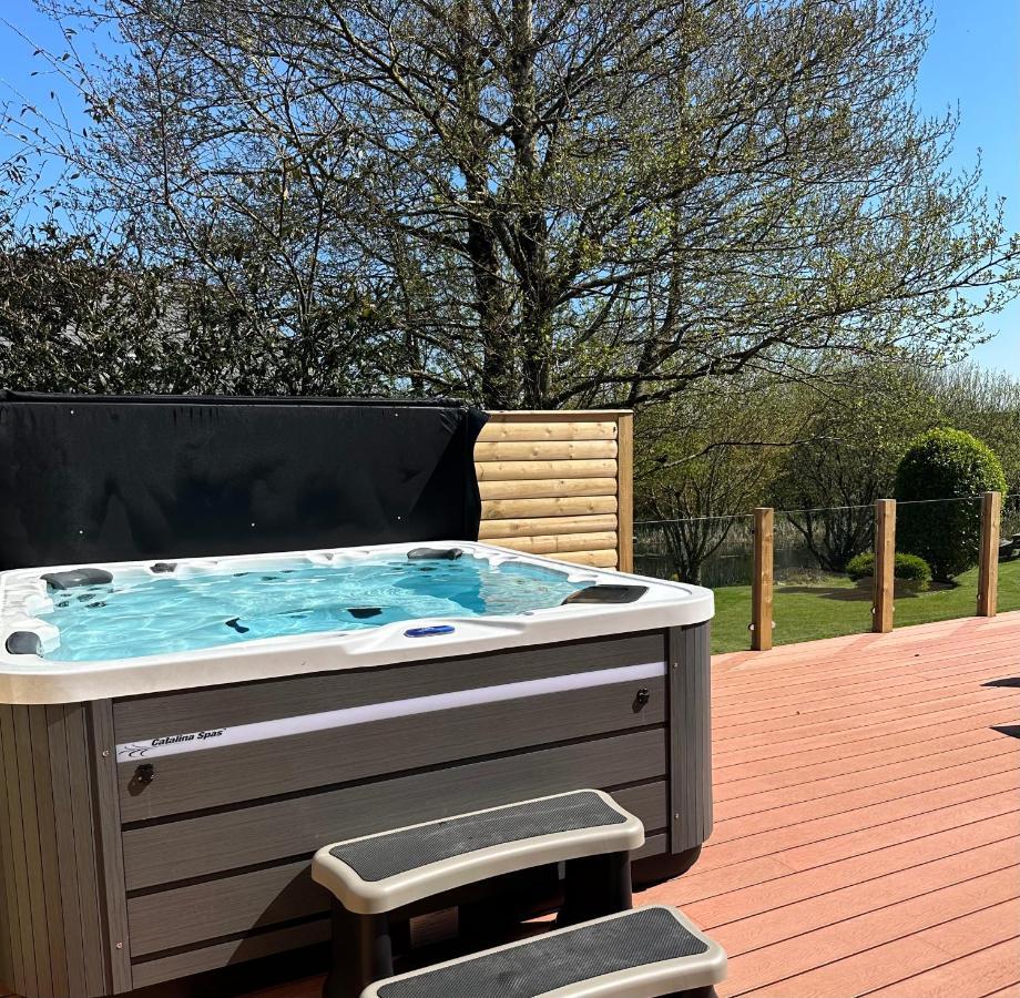 Puffin Hot Tub Lodge, 4 Bedrooms Resort, Pool,Gym,Bar Padstow Exterior photo