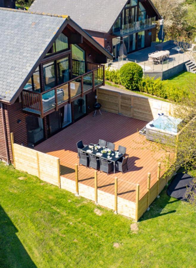 Puffin Hot Tub Lodge, 4 Bedrooms Resort, Pool,Gym,Bar Padstow Exterior photo